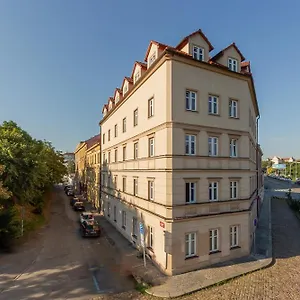 Otel Minimino, Prag