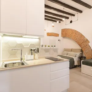 Bricks & Beams In The Key Area Of Italia