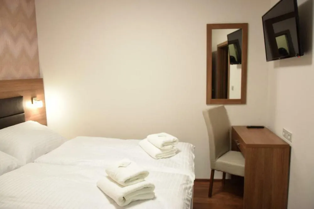 Hotel Prague Star